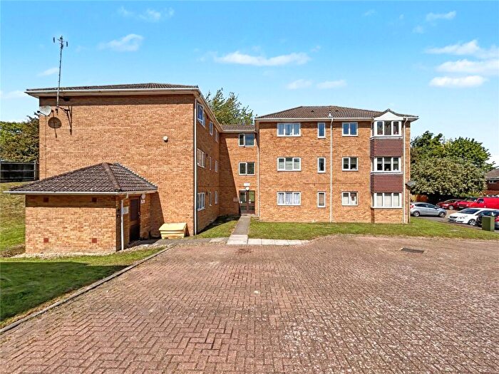 2 Bedroom Flat For Sale In Bond Road, Rainham, Kent, ME8