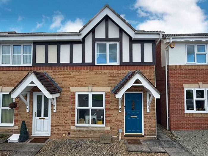 3 Bedroom Semi Detached House To Rent In Compton Close, Taunton, TA2
