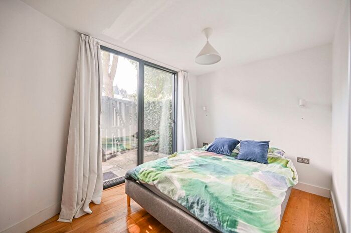 1 Bedroom Flat For Sale In Westbury Avenue, Turnpike Lane, London, N22