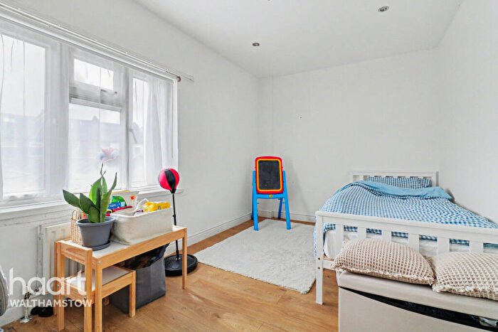 3 Bedroom Terraced House For Sale In Cheney Row, Walthamstow, E17
