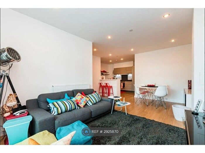 2 Bedroom Flat To Rent In Iona Tower, London, E14