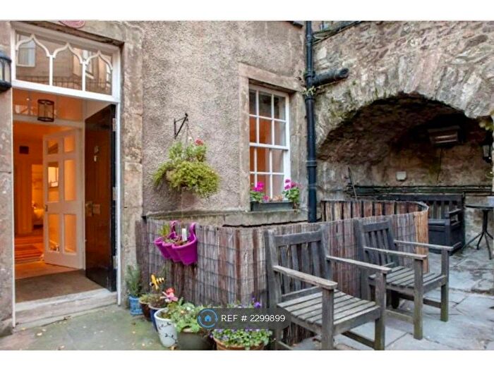3 Bedroom Flat To Rent In Calton Hill, Edinburgh, EH1