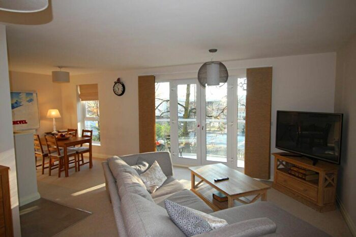 2 Bedroom Apartment To Rent In Pineview Gardens, DE23