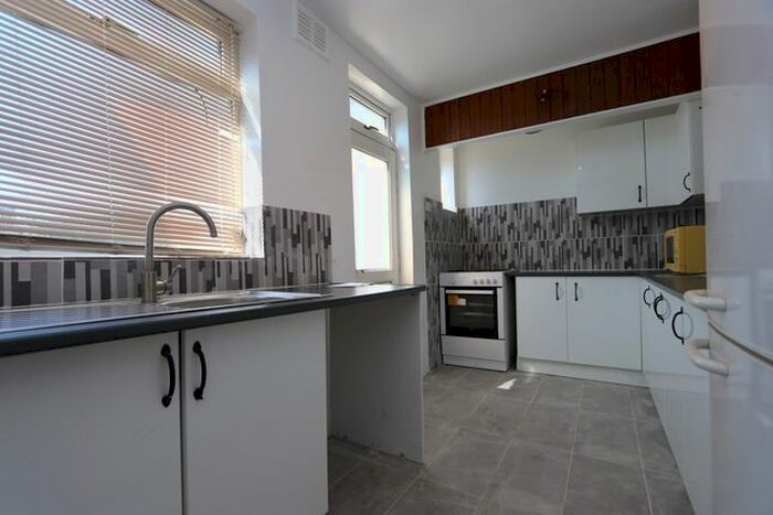 4 Bedroom Semi-Detached House To Rent In Sandymount Avenue, Stanmore, HA7