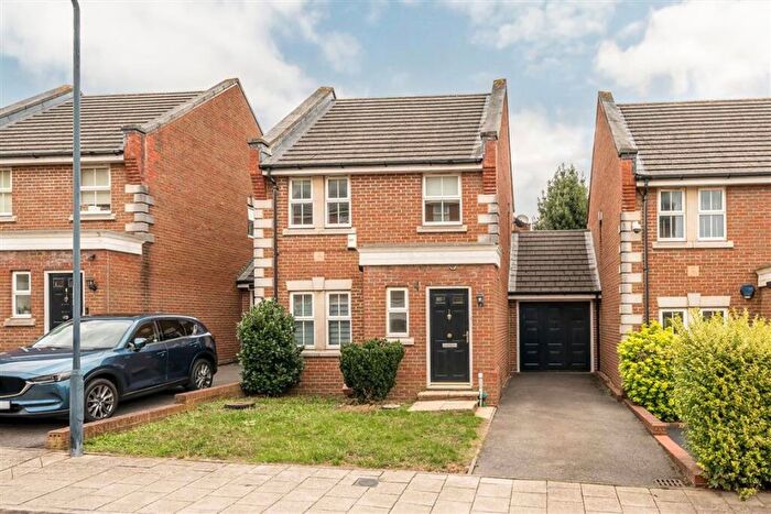 3 Bedroom Detached House For Sale In Barlow Drive, Shooters Hill, SE18