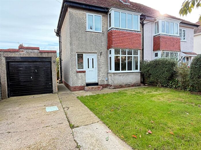 3 Bedroom Semi Detached House To Rent In Harewood Avenue, Scarborough, YO12
