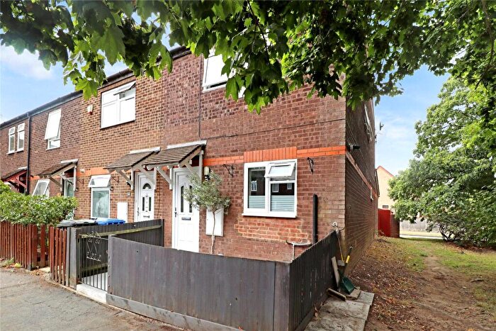 3 Bedroom End Of Terrace House For Sale In Quintrell Close, Woking, Surrey, GU21