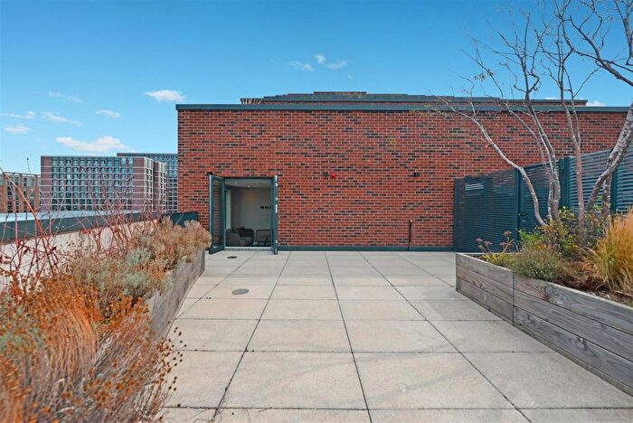 1 Bedroom Flat For Sale In Springwell Gardens, Leeds, LS12