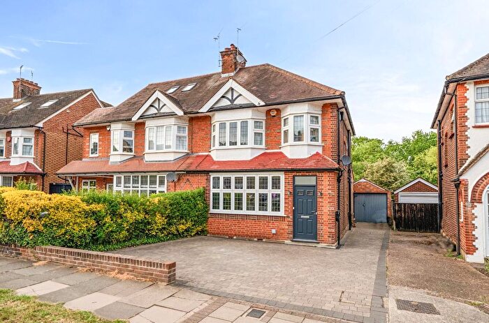 3 Bedroom Semi Detached House For Sale In Chanctonbury Way, Woodside Park, N12