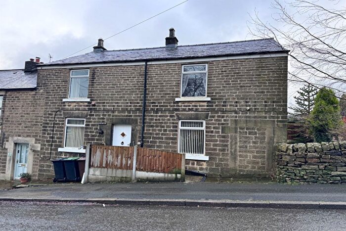 3 Bedroom End Terrace House For Sale In Burrfields Road, Chapel-En-Le-Frith, High Peak, SK23