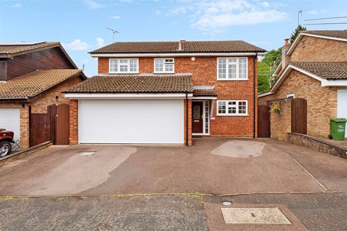 4 Bedroom Detached House For Sale In Cotefield Drive, Leighton Buzzard, Bedfordshire, LU7