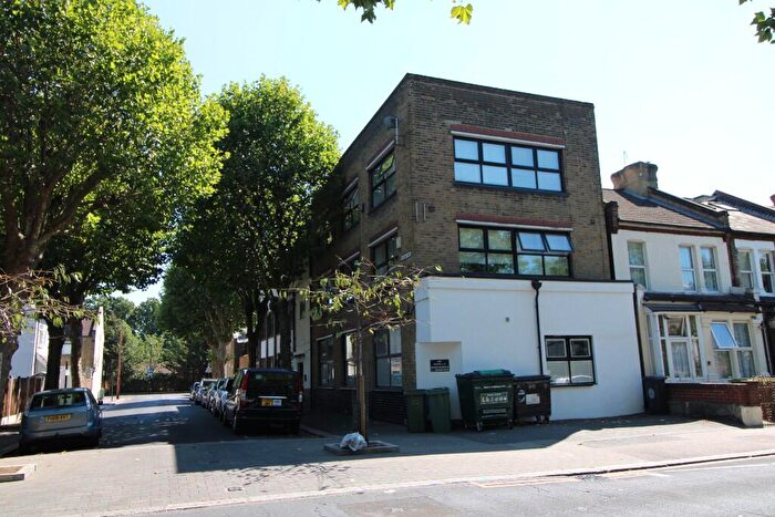 3 Bedroom Flat To Rent In Cann Hall Road, London, E11