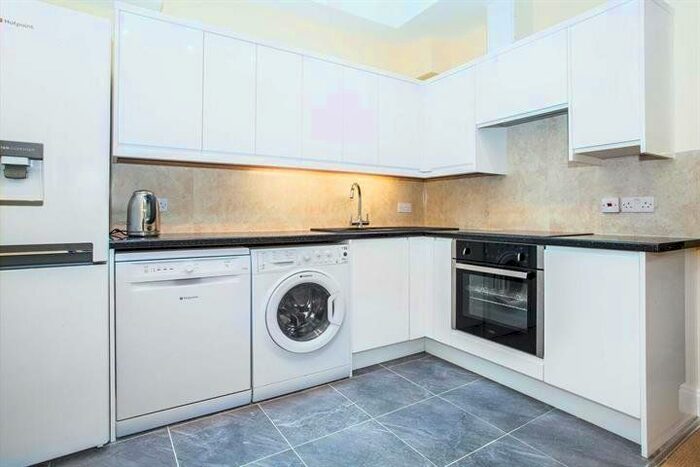 1 Bedroom Flat To Rent In Margravine Gardens, Barons Court, London, W6