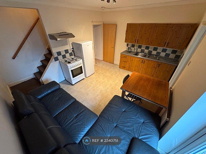 4 Bedroom Terraced House To Rent In Stratton Road, Southampton, SO15