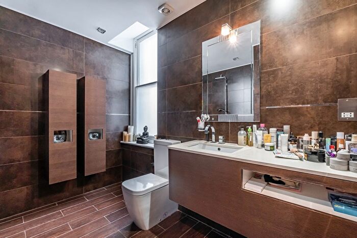 3 Bedroom Flat To Rent In Marloes Road, London, W8