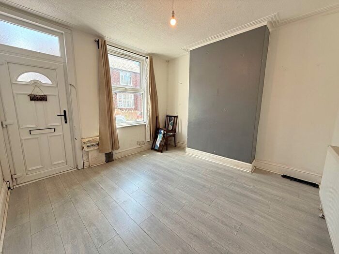 3 Bedroom Property To Rent In Bradgate Road, Nottingham, NG7