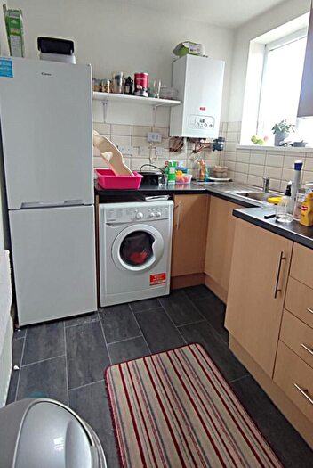 2 Bedroom Flat To Rent In Corporation Road, Cardiff(City), CF11
