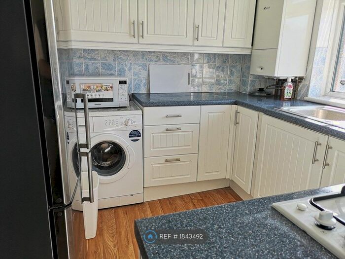 3 Bedroom Flat To Rent In Orlescote Road, Coventry, CV4