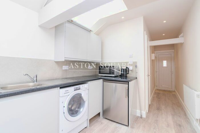 Studio To Rent In Devonshire Road, London, NW7