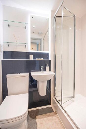 Studio To Rent In Ash Grove, Guildford, GU2