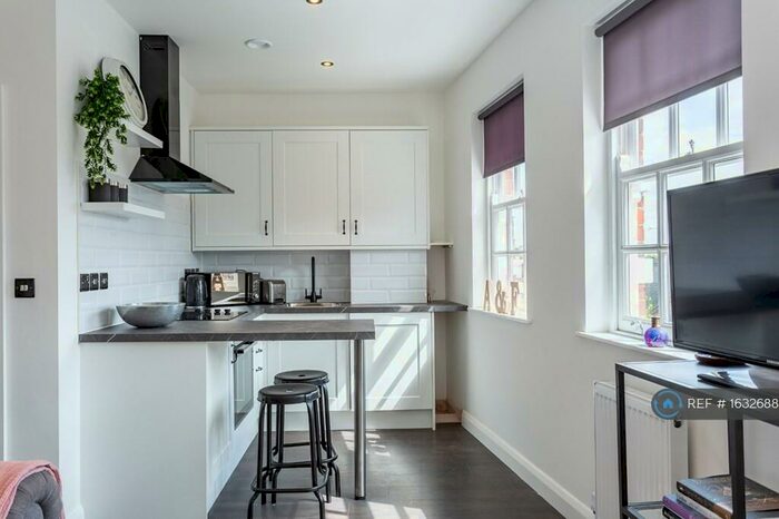 1 Bedroom Flat To Rent In St. Johns Road, Westcliff-On-Sea, SS0