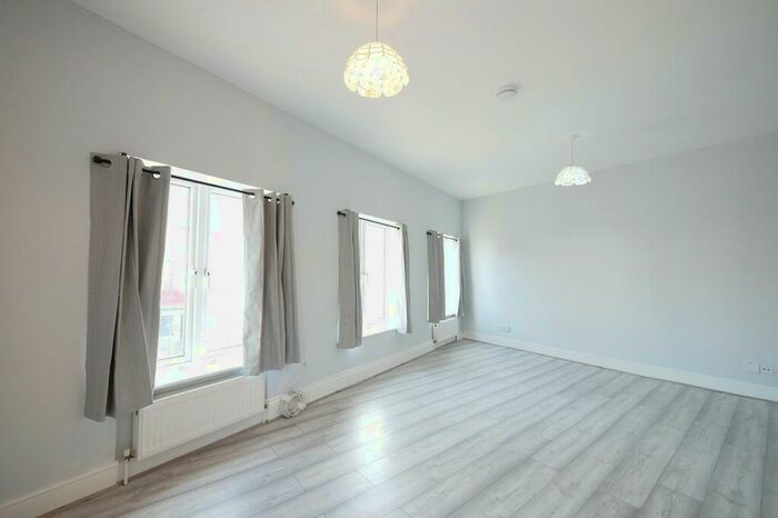 2 Bedroom Apartment To Rent In The Broadway, High Road, Wood Green, N22