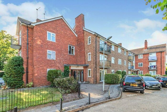 3 Bedroom Flat To Rent In Meadowbank, Berrylands Road, Surbiton, KT5