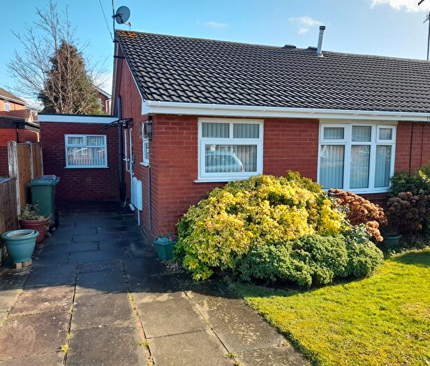 2 Bedroom Bungalow For Sale In Pennystone Close, Saughall Massie, Wirral, CH49