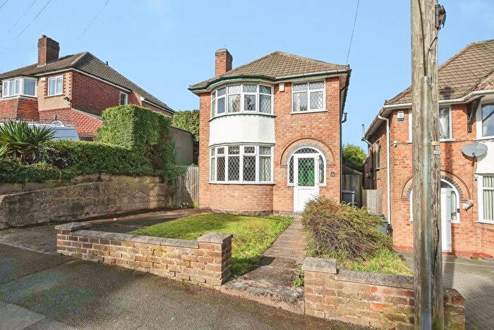 3 Bedroom Detached House For Sale In Kingstanding Road, Birmingham, West Midlands, B44