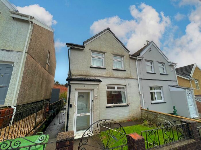 3 Bedroom Property To Rent In Thomas Street, Gilfach Goch, Porth, CF39