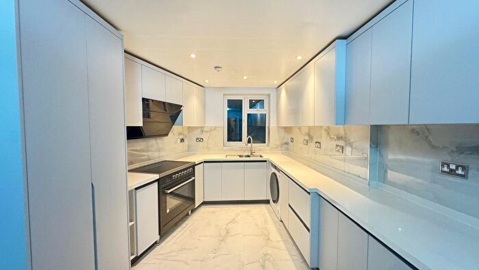 5 Bedroom Terraced House To Rent In London, E18