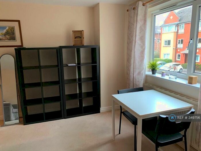 2 Bedroom Flat To Rent In The Alexandra, Manchester, M14