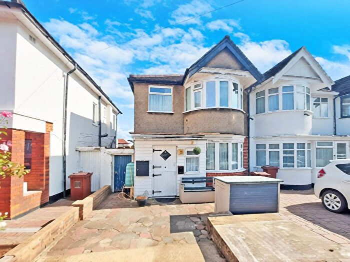 3 Bedroom End Terrace House For Sale In Exeter Road, Rayners Lane, Harrow, HA2