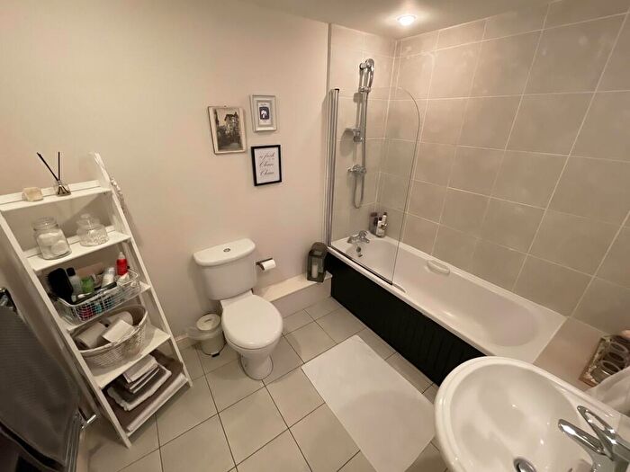 2 Bedroom Apartment To Rent In Wilmslow Road, Didsbury, M20