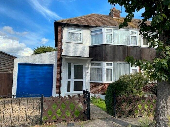3 Bedroom End Of Terrace House To Rent In Highland Avenue, Loughton, Loughton IG10
