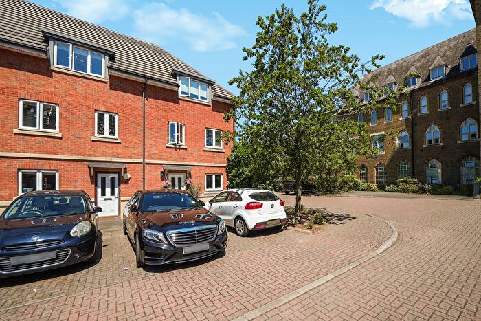 4 Bedroom Town House To Rent In Academy Place, Isleworth, TW7
