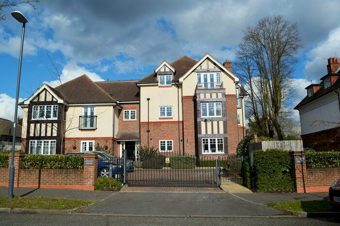 2 Bedroom Flat To Rent In The Avenue, Pinner, HA5