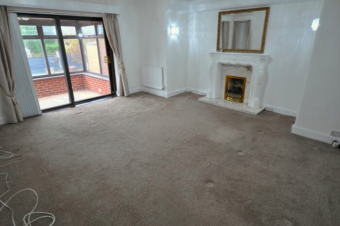 4 Bedroom Bungalow For Sale In Wynne Grove, Denton, M34