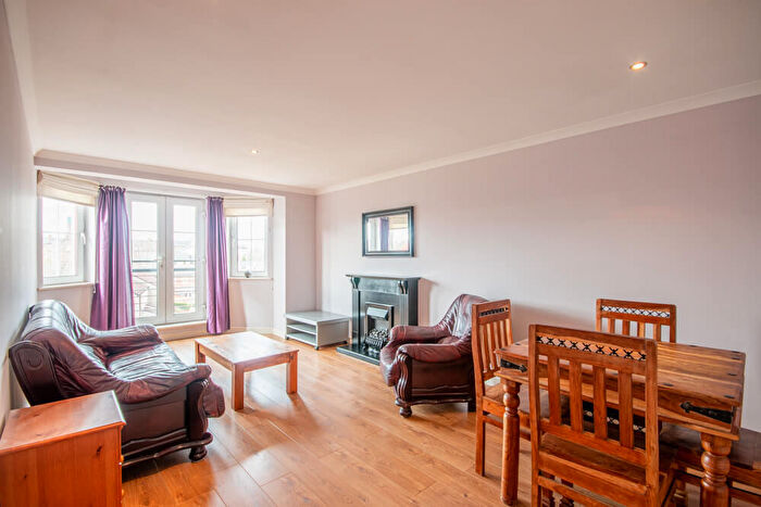 2 Bedroom Flat To Rent In L Springfield Street, Edinburgh, EH6