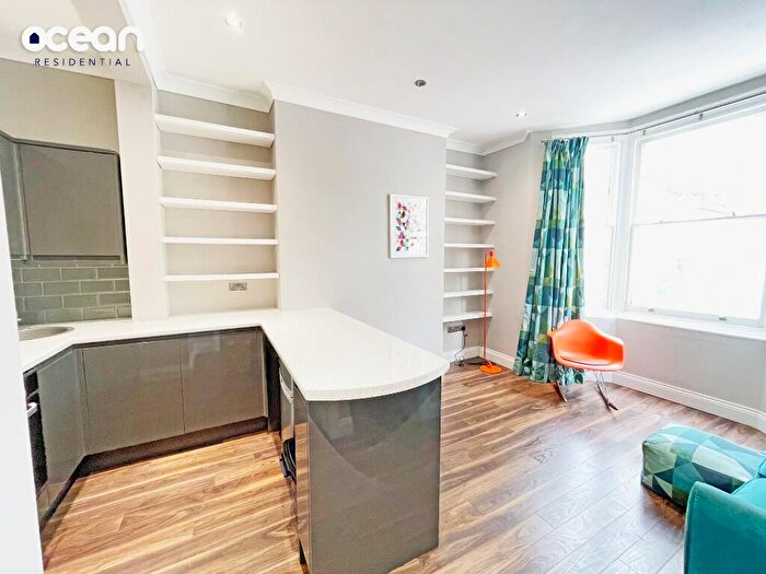1 Bedroom Flat For Sale In Cambridge Road, Southend-On-Sea, Essex, SS1