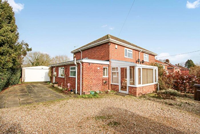 3 Bedroom Semi Detached House For Sale In Church Lane, Barford, NR9