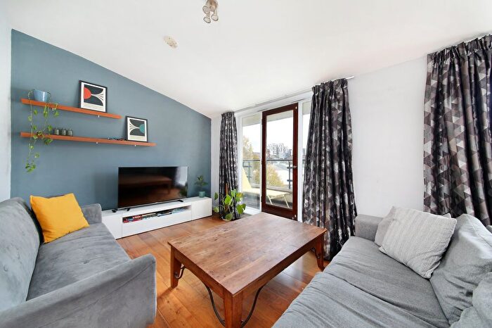 2 Bedroom Flat To Rent In Old Station Way, Clapham North, SW4