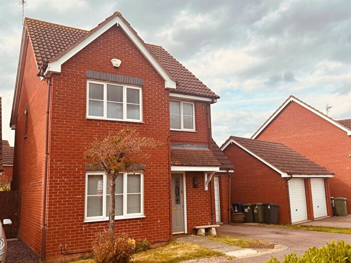 4 Bedroom Detached House For Sale In Bentley Avenue, Yaxley, Peterborough, PE7
