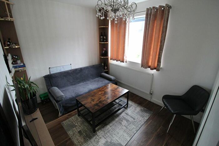 3 Bedroom Flat To Rent In Grasmere Avenue, Wembley, HA9
