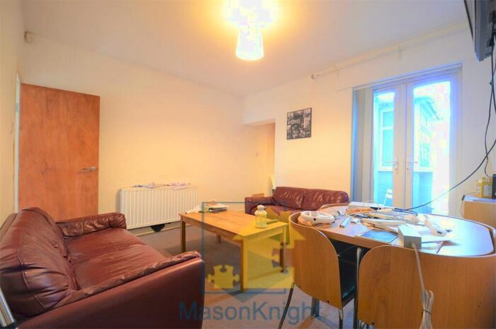 3 Bedroom Terraced House To Rent In Gristhorpe Rd, Selly Oak. -mins Walk To University Of Birmingham, B29