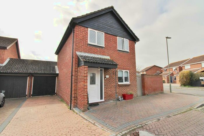 3 Bedroom Link Detached House To Rent In Puffin Crescent, Fareham, PO14
