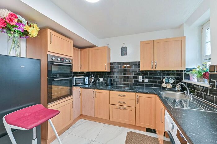 2 Bedroom Flat To Rent In Barville Close, Brockley, London, SE4