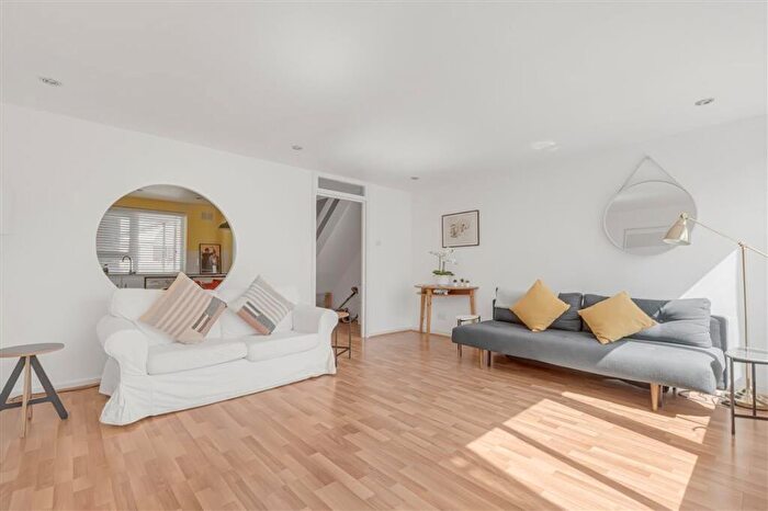 3 Bedroom Flat To Rent In Patriot Square, Bethnal Green, E2