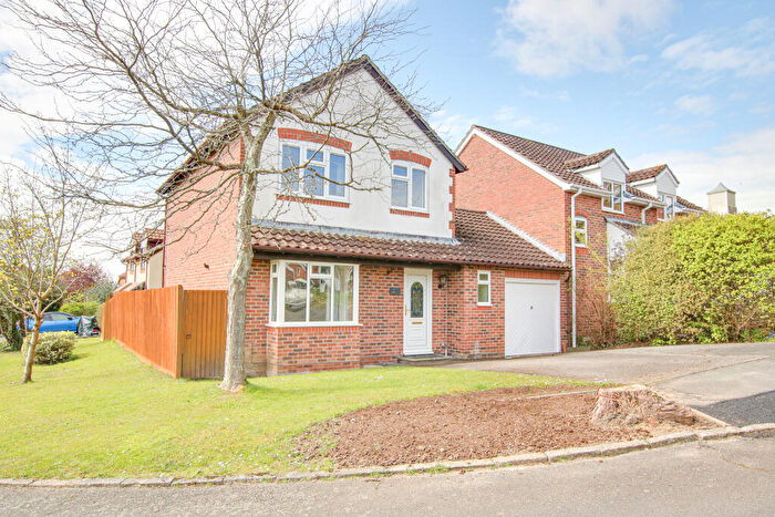 3 Bedroom Link Detached House For Sale In Bishops Waltham, SO32