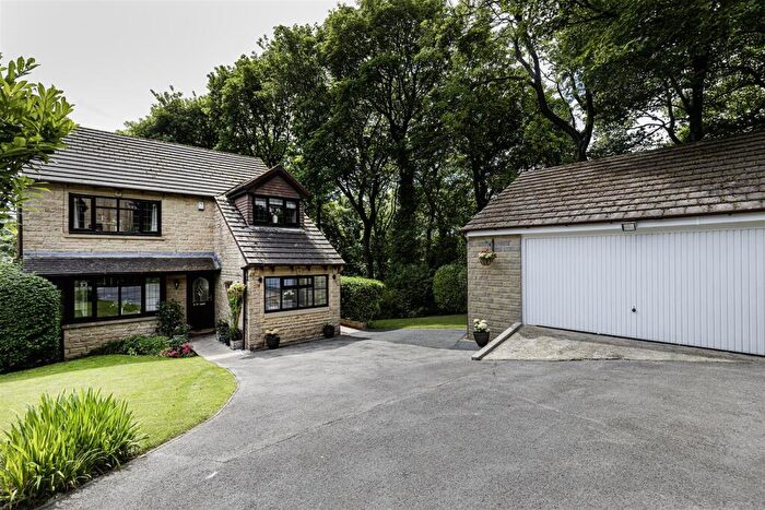 5 Bedroom Detached House For Sale In Cropredy Close, Queensbury, Bradford, BD13